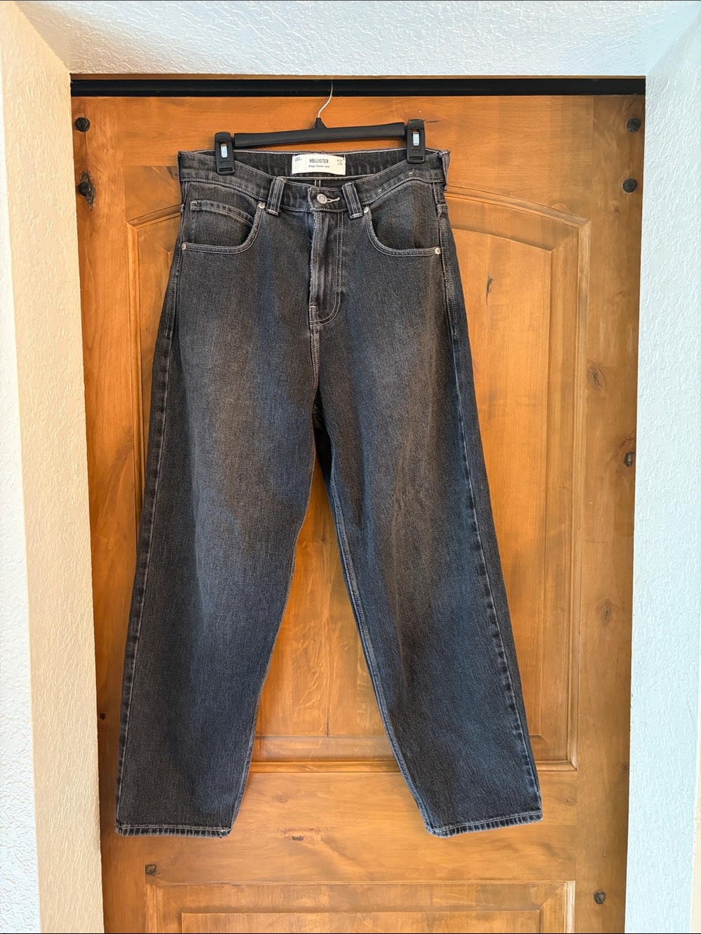 Hollister Men's Washed Black Straight-Leg Jeans